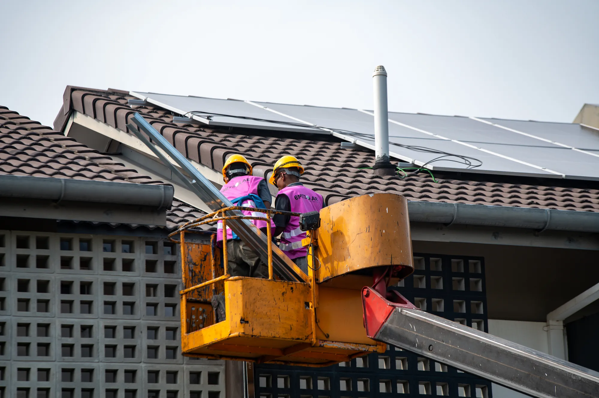 Skylift lifting panels to a terrace house roof